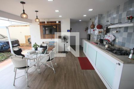 Casa à venda com 280m², 4 quartos e 5 vagas Casa à venda com 280m², 4 quartos e 5 vagasÁrea Gourmet