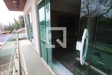 Casa à venda com 280m², 4 quartos e 5 vagas Casa à venda com 280m², 4 quartos e 5 vagasVaranda da Sala de TV