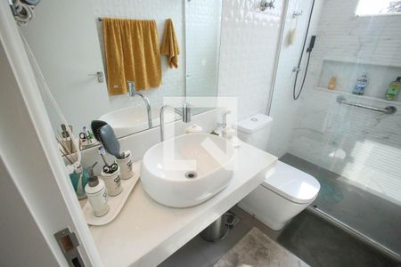 Casa à venda com 280m², 4 quartos e 5 vagas Casa à venda com 280m², 4 quartos e 5 vagasBanheiro Social