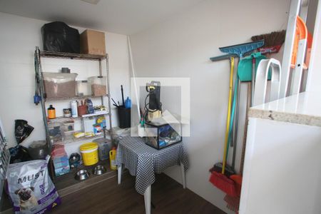 Casa à venda com 280m², 4 quartos e 5 vagas Casa à venda com 280m², 4 quartos e 5 vagasCanil