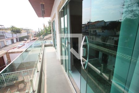 Casa à venda com 280m², 4 quartos e 5 vagas Casa à venda com 280m², 4 quartos e 5 vagasVaranda da Sala de TV