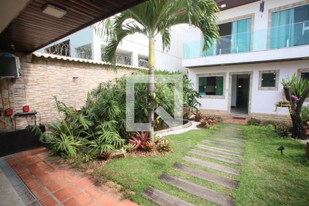 Casa à venda com 280m², 4 quartos e 5 vagas Casa à venda com 280m², 4 quartos e 5 vagasJardim