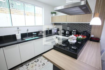 Casa à venda com 280m², 4 quartos e 5 vagas Casa à venda com 280m², 4 quartos e 5 vagasCozinha