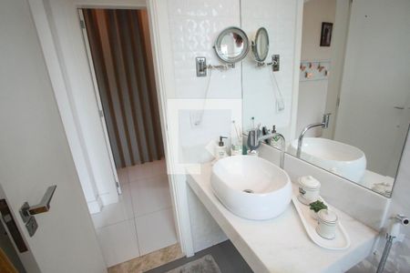 Casa à venda com 280m², 4 quartos e 5 vagas Casa à venda com 280m², 4 quartos e 5 vagasBanheiro Social