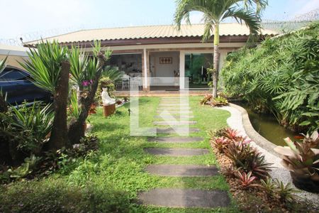 Casa à venda com 280m², 4 quartos e 5 vagas Casa à venda com 280m², 4 quartos e 5 vagasJardim