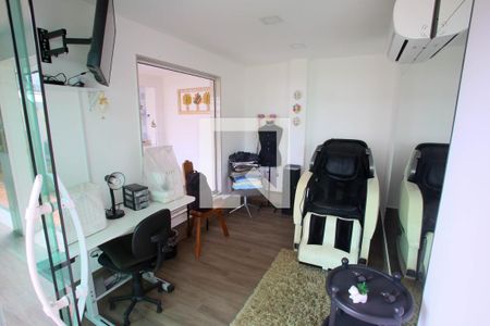 Casa à venda com 280m², 4 quartos e 5 vagas Casa à venda com 280m², 4 quartos e 5 vagasSala de Costura