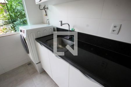 Casa à venda com 280m², 4 quartos e 5 vagas Casa à venda com 280m², 4 quartos e 5 vagasÁrea de Serviço