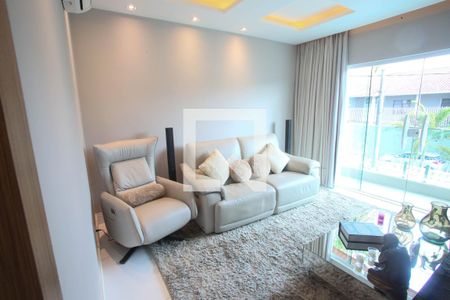 Casa à venda com 280m², 4 quartos e 5 vagas Casa à venda com 280m², 4 quartos e 5 vagasSala de TV