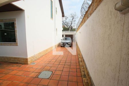 Casa à venda com 280m², 4 quartos e 5 vagas Casa à venda com 280m², 4 quartos e 5 vagasGaragem