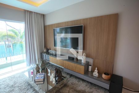 Casa à venda com 280m², 4 quartos e 5 vagas Casa à venda com 280m², 4 quartos e 5 vagasSala de TV