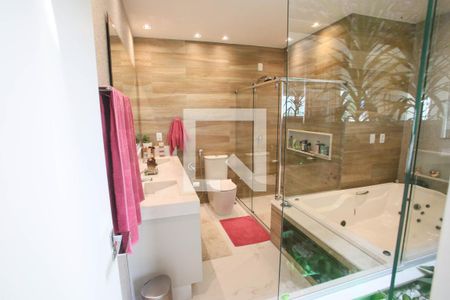 Casa à venda com 280m², 4 quartos e 5 vagas Casa à venda com 280m², 4 quartos e 5 vagasBanheiro da Suíte 1