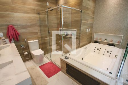 Casa à venda com 280m², 4 quartos e 5 vagas Casa à venda com 280m², 4 quartos e 5 vagasBanheiro da Suíte 1