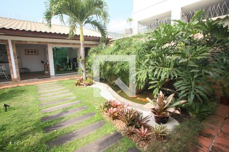 Casa à venda com 280m², 4 quartos e 5 vagas Casa à venda com 280m², 4 quartos e 5 vagasJardim