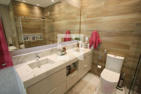 Casa à venda com 280m², 4 quartos e 5 vagas Casa à venda com 280m², 4 quartos e 5 vagasBanheiro da Suíte 1