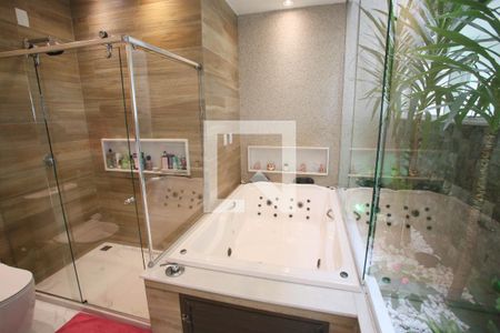 Casa à venda com 280m², 4 quartos e 5 vagas Casa à venda com 280m², 4 quartos e 5 vagasBanheiro da Suíte 1