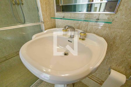 Apartamento à venda com 121m², 4 quartos e 2 vagasBanheiro da Suíte