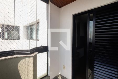 Apartamento à venda com 117m², 4 quartos e 4 vagasSuíte 1 - Varanda 