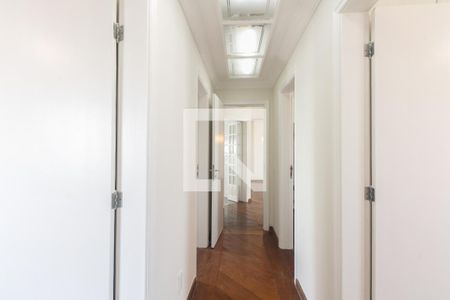 Apartamento à venda com 117m², 4 quartos e 4 vagasCorredor de Acesso aos Quartos 