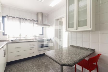 Apartamento à venda com 117m², 4 quartos e 4 vagasCozinha 