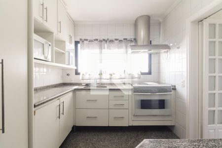 Apartamento à venda com 117m², 4 quartos e 4 vagasCozinha 