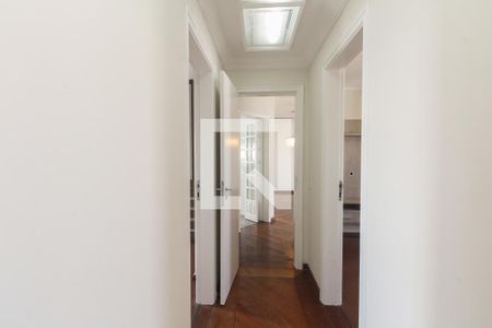 Apartamento à venda com 117m², 4 quartos e 4 vagasCorredor de Acesso aos Quartos 