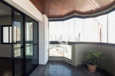 Apartamento à venda com 117m², 4 quartos e 4 vagasVaranda - Sala 