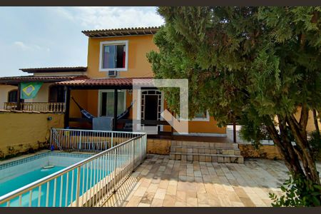 Casa à venda com 230m², 3 quartos e 2 vagasfrente da casa