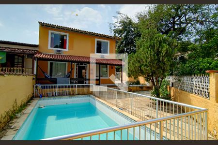 Casa à venda com 230m², 3 quartos e 2 vagasfrente da casa