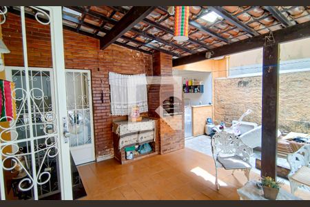 Casa à venda com 230m², 3 quartos e 2 vagasárea de lazer