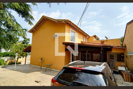 Casa à venda com 230m², 3 quartos e 2 vagaslateral da casa