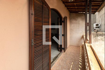 Casa à venda com 400m², 8 quartos e 3 vagassacada na suíte