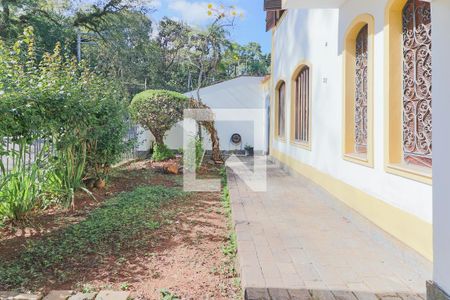 Casa à venda com 290m², 4 quartos e 3 vagas Casa à venda com 290m², 4 quartos e 3 vagasGaragem