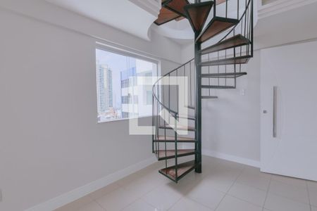 Apartamento para alugar com 160m², 3 quartos e 2 vagas Apartamento para alugar com 160m², 3 quartos e 2 vagasSala/Escada