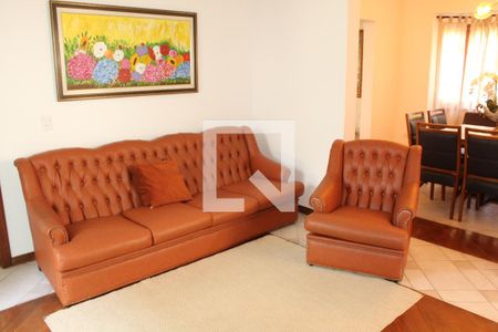 Casa de condomínio para alugar com 630m², 4 quartos e 5 vagasSala de TV