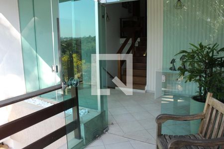 Casa de condomínio para alugar com 630m², 4 quartos e 5 vagasVaranda