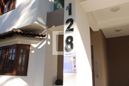 Casa de condomínio para alugar com 630m², 4 quartos e 5 vagasFachada