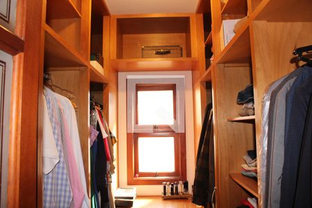 Casa de condomínio para alugar com 630m², 4 quartos e 5 vagasCloset da suíte 2