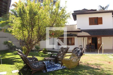 Casa de condomínio para alugar com 630m², 4 quartos e 5 vagasQuintal