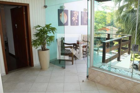 Casa de condomínio para alugar com 630m², 4 quartos e 5 vagasVaranda