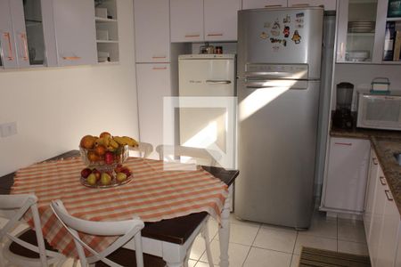 Casa de condomínio para alugar com 630m², 4 quartos e 5 vagasCozinha