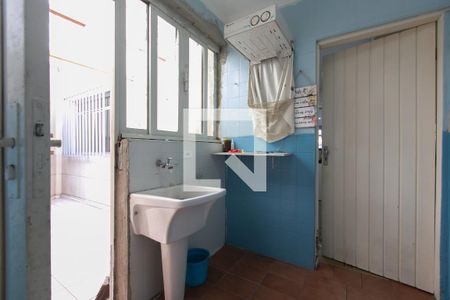 Casa à venda com 220m², 4 quartos e 3 vagas Casa à venda com 220m², 4 quartos e 3 vagasÁrea de Serviço