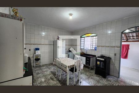 Casa à venda com 273m², 4 quartos e sem vaga Casa à venda com 273m², 4 quartos e sem vagaCozinha Edícula 2