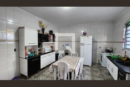 Casa à venda com 273m², 4 quartos e sem vaga Casa à venda com 273m², 4 quartos e sem vagaCozinha Edícula 2