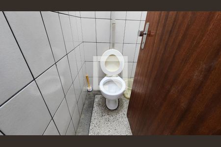 Casa à venda com 273m², 4 quartos e sem vaga Casa à venda com 273m², 4 quartos e sem vagaBanheiro Área Externa