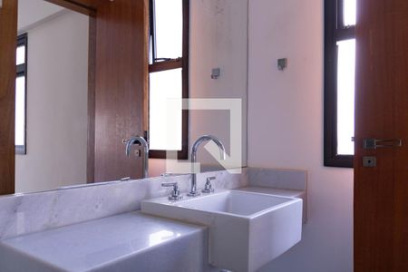 Apartamento para alugar com 179m², 4 quartos e 2 vagas Apartamento para alugar com 179m², 4 quartos e 2 vagasBanheiro Social