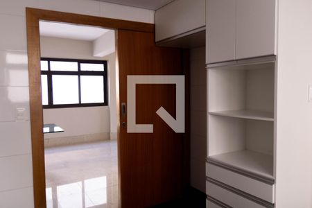 Apartamento para alugar com 179m², 4 quartos e 2 vagas Apartamento para alugar com 179m², 4 quartos e 2 vagasCozinha