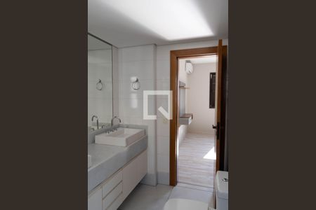 Apartamento para alugar com 179m², 4 quartos e 2 vagas Apartamento para alugar com 179m², 4 quartos e 2 vagasBanheiro da Suíte 1