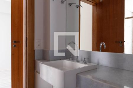 Apartamento para alugar com 179m², 4 quartos e 2 vagas Apartamento para alugar com 179m², 4 quartos e 2 vagasBanheiro