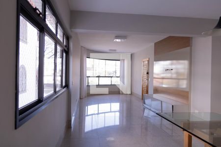 Apartamento para alugar com 179m², 4 quartos e 2 vagas Apartamento para alugar com 179m², 4 quartos e 2 vagasSala