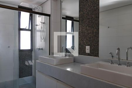 Apartamento para alugar com 179m², 4 quartos e 2 vagas Apartamento para alugar com 179m², 4 quartos e 2 vagasBanheiro da Suíte 1